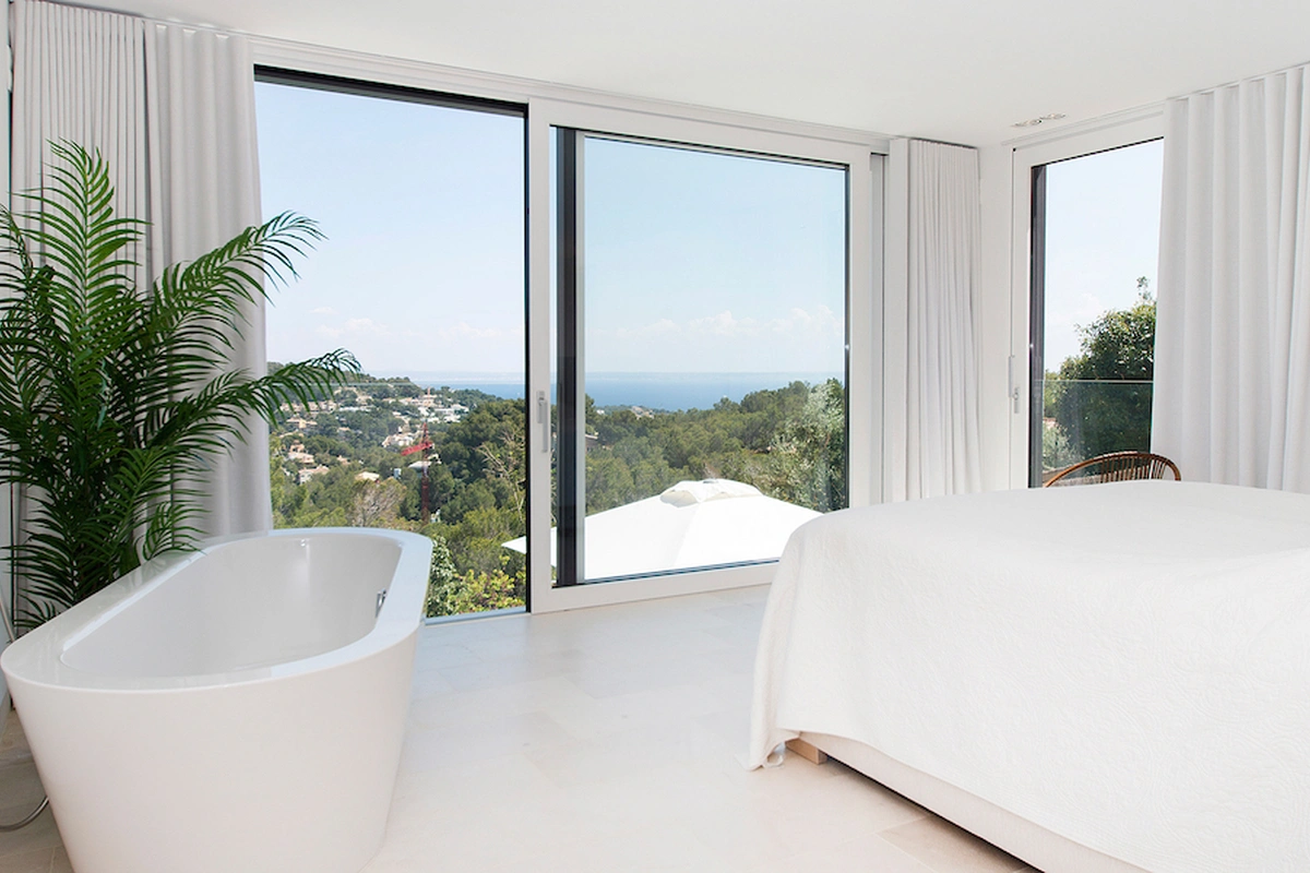 Architect Mallorca bathtub bedroom, Costa d'en Blanes 3